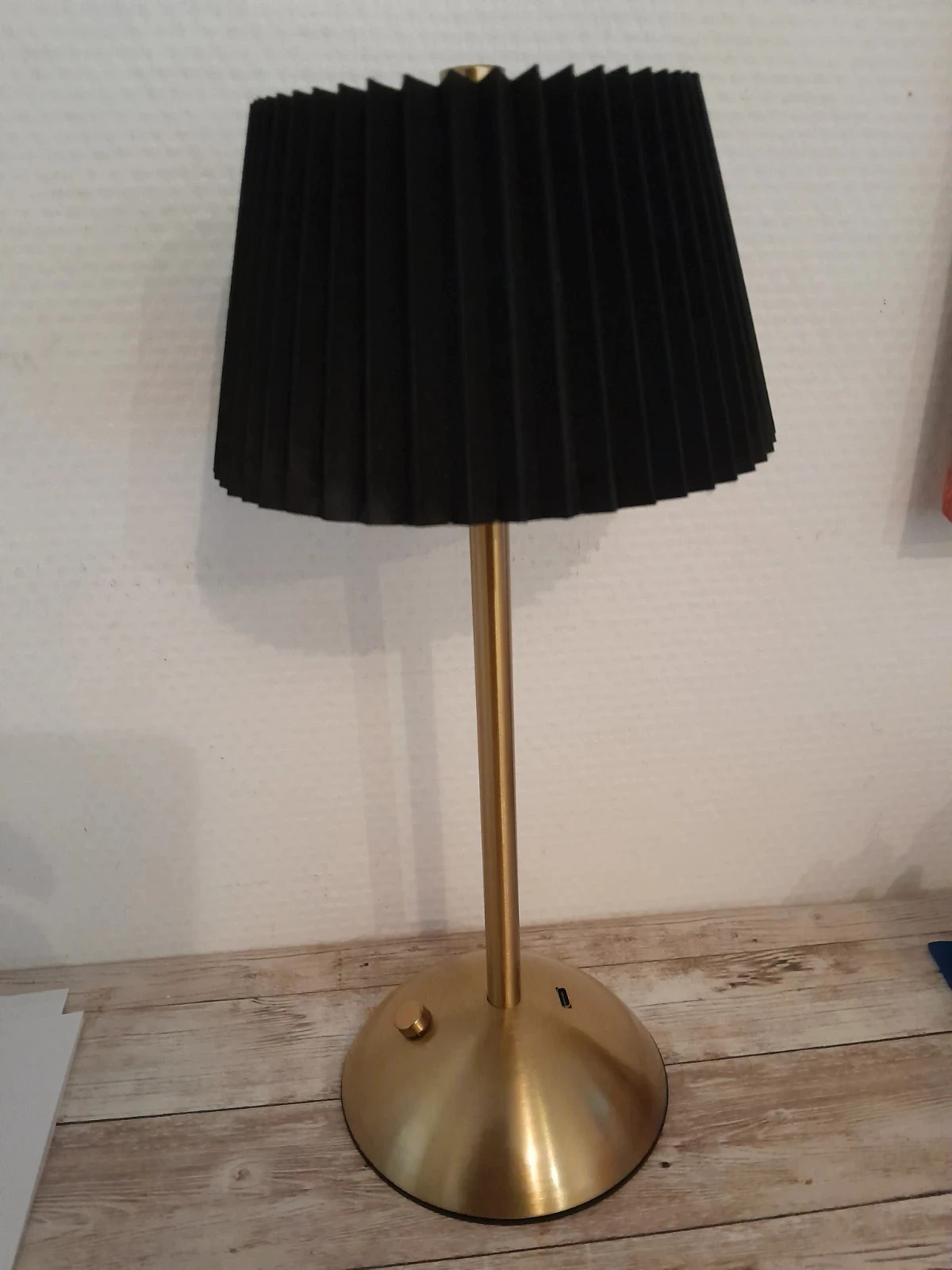Lampe de table tactile - Ø 13,5 x 30 cm, couleur noire et dorée
